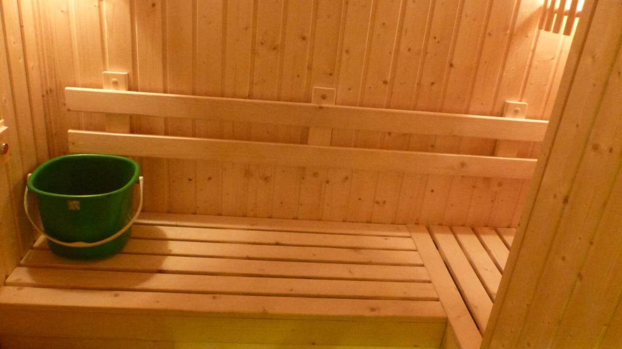 The Airport Courtyard Suvarnabhumi Airport Bangkok Zewnętrze zdjęcie A bench in a Finnish sauna