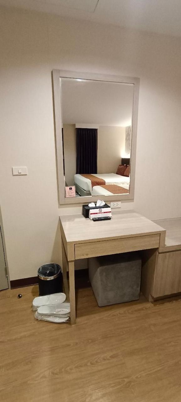 The Airport Courtyard Suvarnabhumi Airport Bangkok Zewnętrze zdjęcie A dressing table